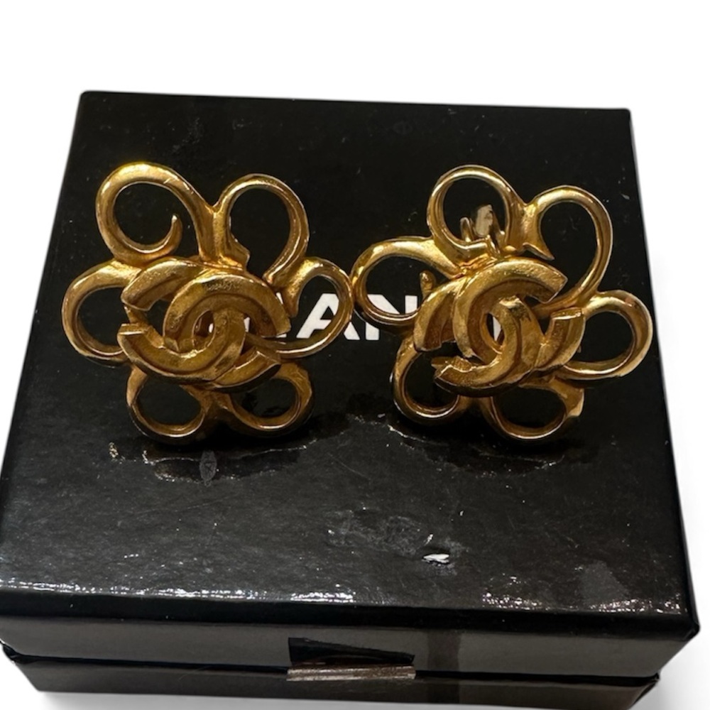 AUTH CHANEL Floral Earrings-VINTAGE